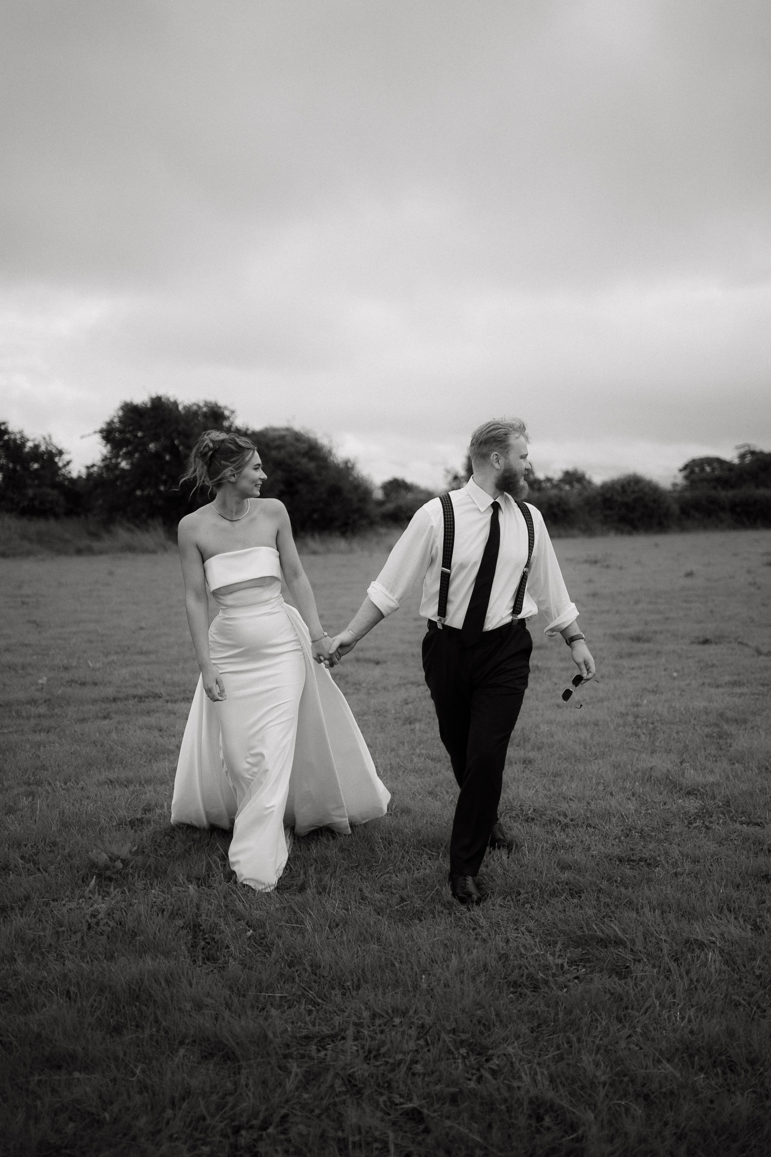 FAMILY HOME FARM WEDDING PHOTOGRAPHY LLANTWIT MAJOR 027 FAMILY HOME FARM WEDDING PHOTOGRAPHY LLANTWIT MAJOR 027